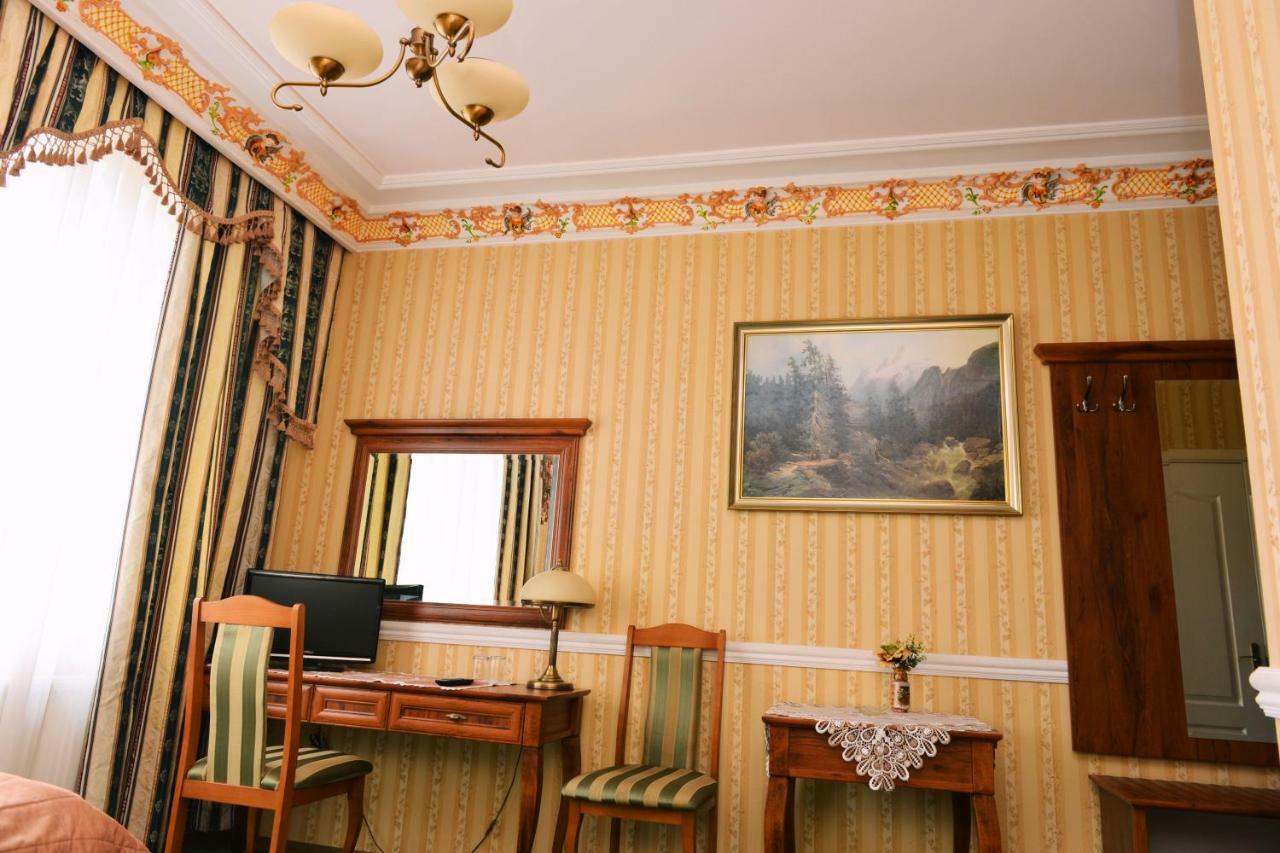 Hotel Ksiaze Poniatowski Lesznowola  Esterno foto